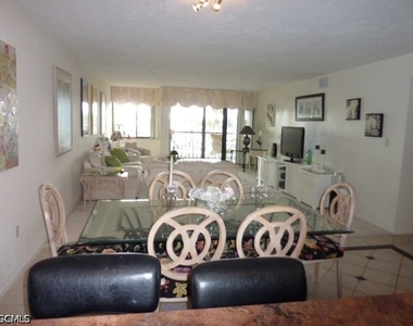 4821 S Landings Drive - Photo Thumbnail 7
