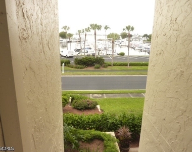 4821 S Landings Drive - Photo Thumbnail 12