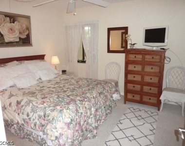 4821 S Landings Drive - Photo Thumbnail 5