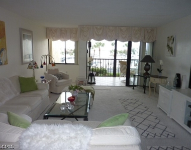 4821 S Landings Drive - Photo Thumbnail 9