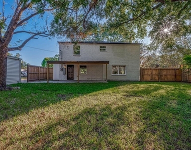 2414 Walnut Bend Lane - Photo Thumbnail 37