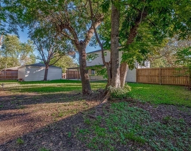 2414 Walnut Bend Lane - Photo Thumbnail 38