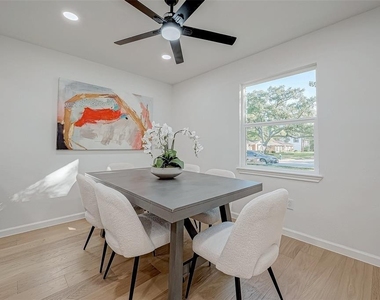 2414 Walnut Bend Lane - Photo Thumbnail 21