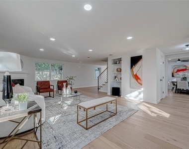 2414 Walnut Bend Lane - Photo Thumbnail 7
