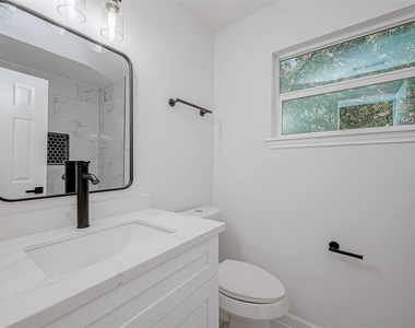 2414 Walnut Bend Lane - Photo Thumbnail 32