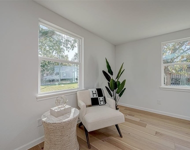 2414 Walnut Bend Lane - Photo Thumbnail 6