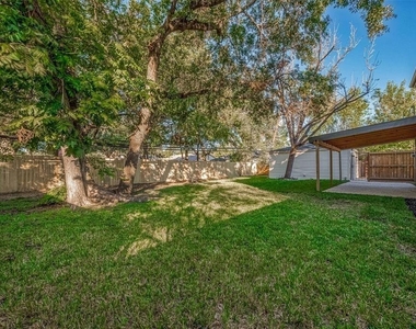 2414 Walnut Bend Lane - Photo Thumbnail 36