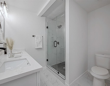 2414 Walnut Bend Lane - Photo Thumbnail 26