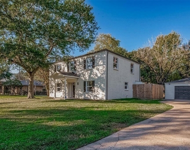 2414 Walnut Bend Lane - Photo Thumbnail 2