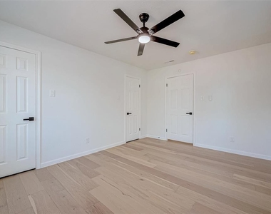 2414 Walnut Bend Lane - Photo Thumbnail 34