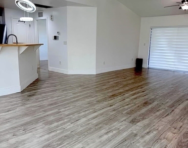 2020 Nw 16th Terrace - Photo Thumbnail 5