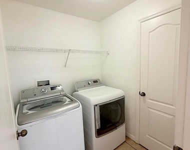 2020 Nw 16th Terrace - Photo Thumbnail 17