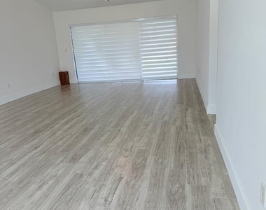 2020 Nw 16th Terrace - Photo Thumbnail 4