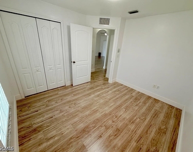 2020 Nw 16th Terrace - Photo Thumbnail 11