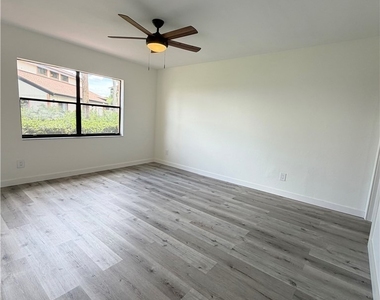 16150 Bay Pointe Boulevard - Photo Thumbnail 26