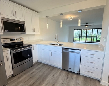 16150 Bay Pointe Boulevard - Photo Thumbnail 8
