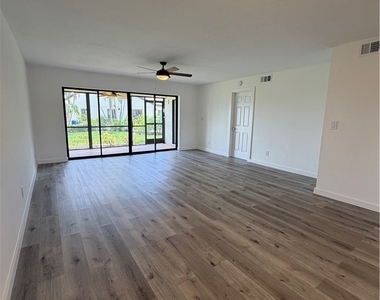 16150 Bay Pointe Boulevard - Photo Thumbnail 11