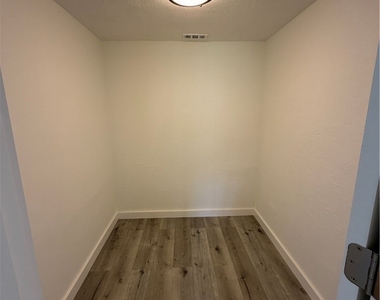 16150 Bay Pointe Boulevard - Photo Thumbnail 29