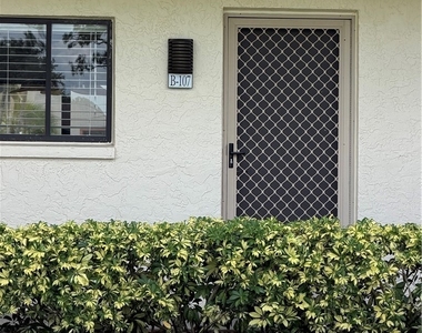 16150 Bay Pointe Boulevard - Photo Thumbnail 4