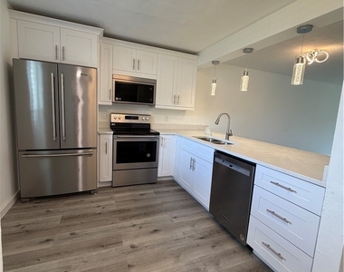 16150 Bay Pointe Boulevard - Photo Thumbnail 6