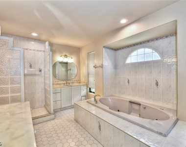 3603 Se 18th Place - Photo Thumbnail 9