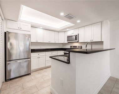 11674 Pointe Circle Drive - Photo Thumbnail 17