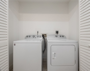 11674 Pointe Circle Drive - Photo Thumbnail 20