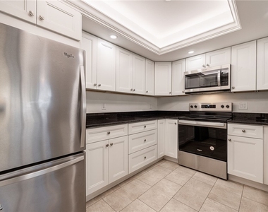 11674 Pointe Circle Drive - Photo Thumbnail 16
