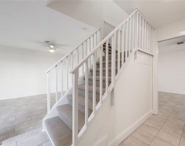 11674 Pointe Circle Drive - Photo Thumbnail 24