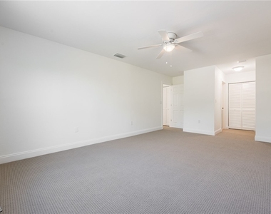 11674 Pointe Circle Drive - Photo Thumbnail 6
