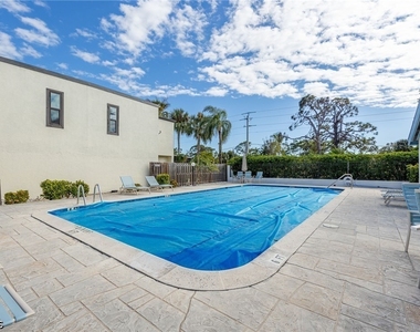 11674 Pointe Circle Drive - Photo Thumbnail 1