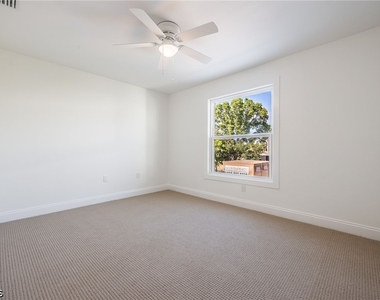 11674 Pointe Circle Drive - Photo Thumbnail 12