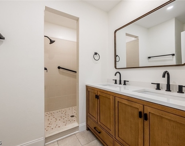 11674 Pointe Circle Drive - Photo Thumbnail 5