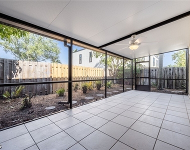 11674 Pointe Circle Drive - Photo Thumbnail 4