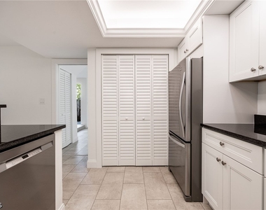 11674 Pointe Circle Drive - Photo Thumbnail 14