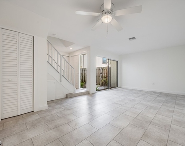11674 Pointe Circle Drive - Photo Thumbnail 25