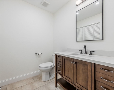 11674 Pointe Circle Drive - Photo Thumbnail 21