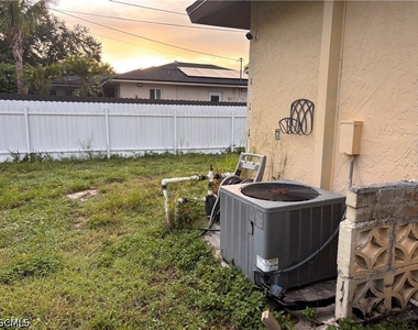 2604 E 3rd Street - Photo Thumbnail 26
