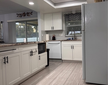 2604 E 3rd Street - Photo Thumbnail 5