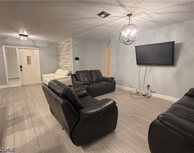 2604 E 3rd Street - Photo Thumbnail 6