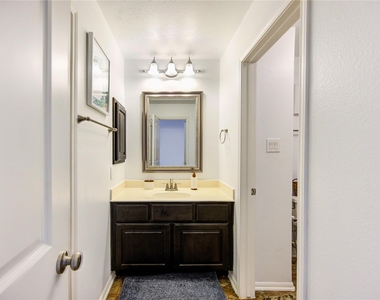 10702 Claythorne Court - Photo Thumbnail 34