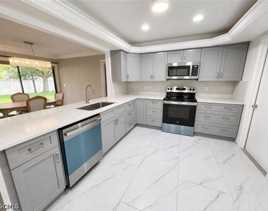 2225 Sw 3rd Place - Photo Thumbnail 5