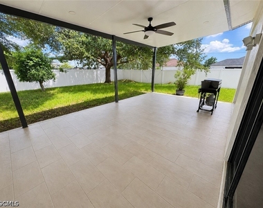 2225 Sw 3rd Place - Photo Thumbnail 11