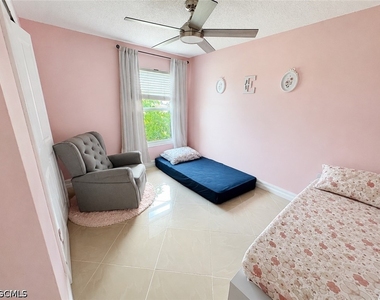 2225 Sw 3rd Place - Photo Thumbnail 9