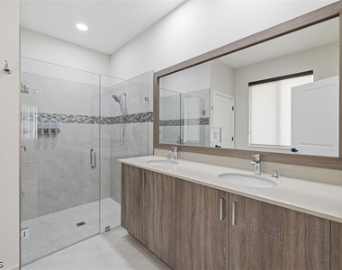 5069 Penella Avenue - Photo Thumbnail 11