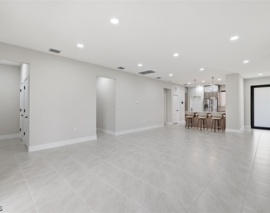 5069 Penella Avenue - Photo Thumbnail 2
