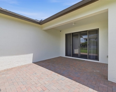 5069 Penella Avenue - Photo Thumbnail 20