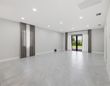 5069 Penella Avenue - Photo Thumbnail 7