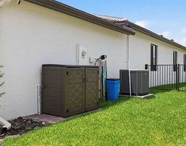 5069 Penella Avenue - Photo Thumbnail 21