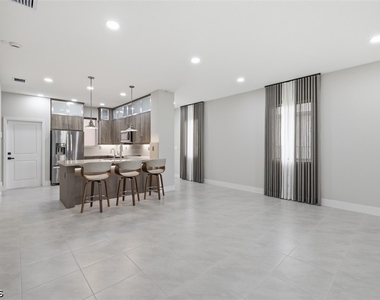 5069 Penella Avenue - Photo Thumbnail 3
